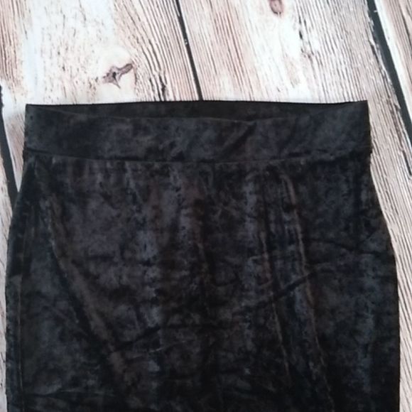 Torrid Black Velvet Pencil Skirt - Picture 3 of 7